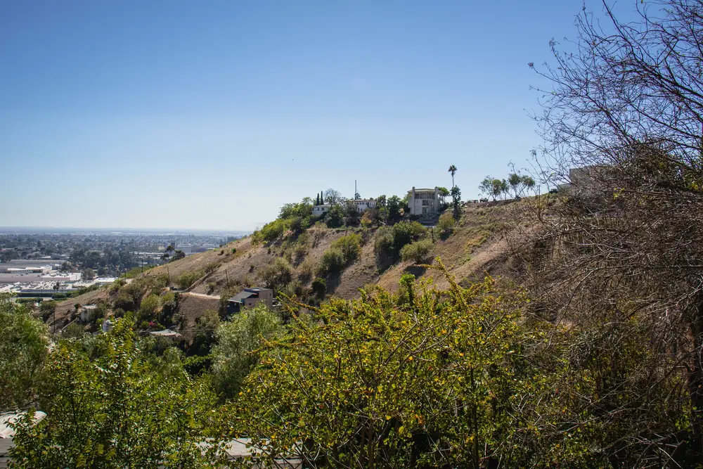 2806 Paradise Dr.